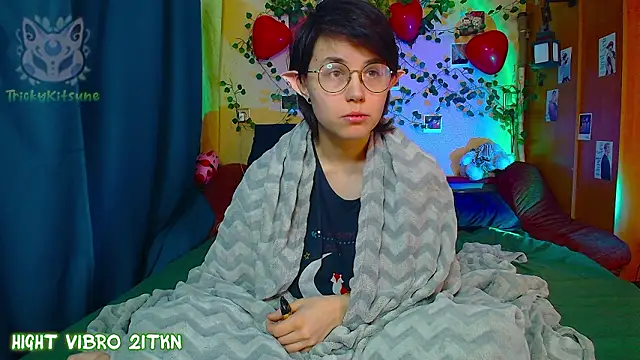 TrickyKitsune online show from March 22, 9:34 am