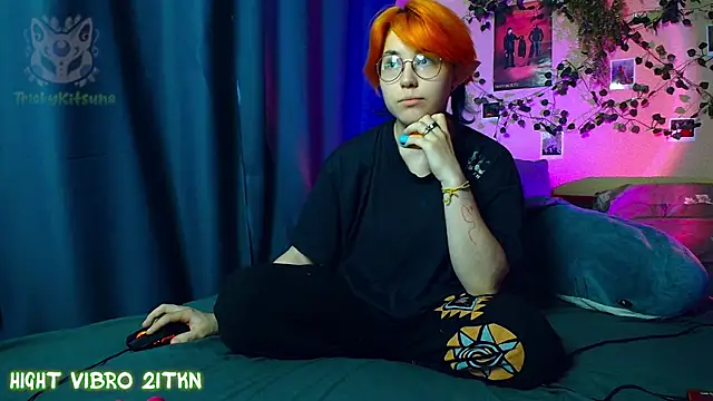 Snapshot of TrickyKitsune chatting on July 9, 4:22 pm TrickyKitsune online show from July 9, 4:22 pm