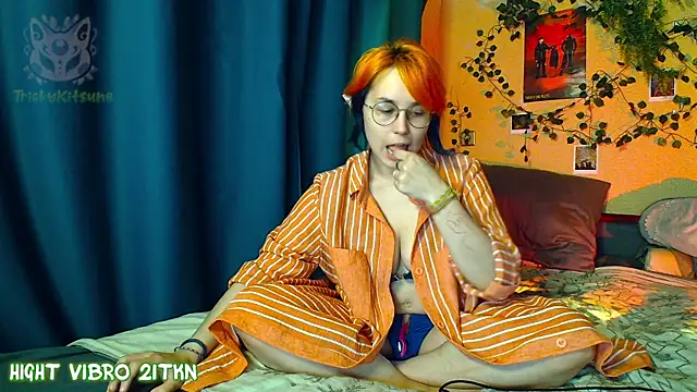 Snapshot of TrickyKitsune chatting on July 13, 5:49 pm TrickyKitsune online show from July 13, 5:49 pm