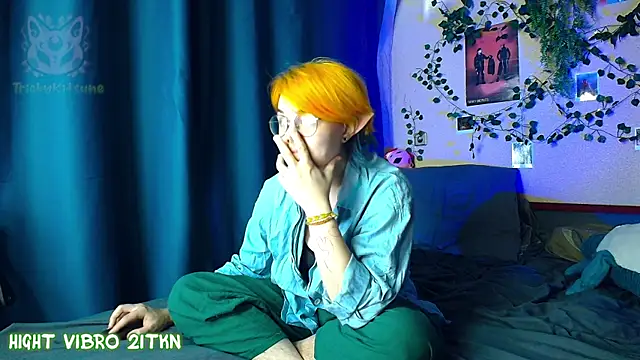 Snapshot of TrickyKitsune chatting on August 7, 3:47 pm TrickyKitsune online show from August 7, 3:47 pm