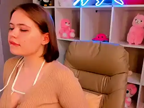 EricaElliott online show from February 18, 10:27 am