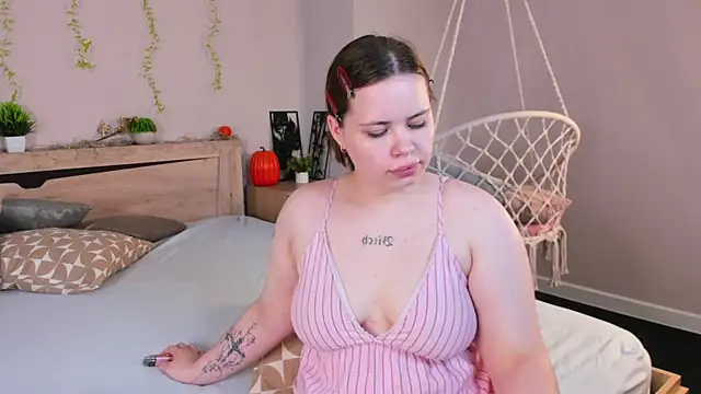 Snapshot of EricaElliott chatting on June 27, 10:20 am EricaElliott online show from June 27, 10:20 am
