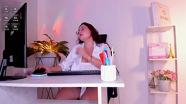 LunaPleasure online show from April 9, 5:51 am