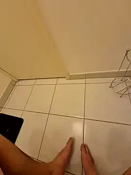 Snapshot of Maxoux02 chatting on December 23, 11:06 pm Maxoux02 online show from December 23, 11:06 pm