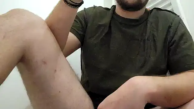 Snapshot of Maxoux02 chatting on January 11, 4:36 pm Maxoux02 online show from January 11, 4:36 pm