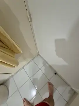 Snapshot of Maxoux02 chatting on February 15, 6:01 pm Maxoux02 online show from February 15, 6:01 pm