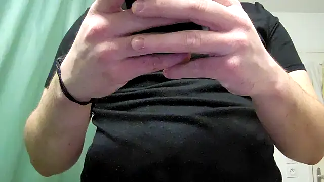 Snapshot of Maxoux02 chatting on February 18, 5:21 pm Maxoux02 online show from February 18, 5:21 pm