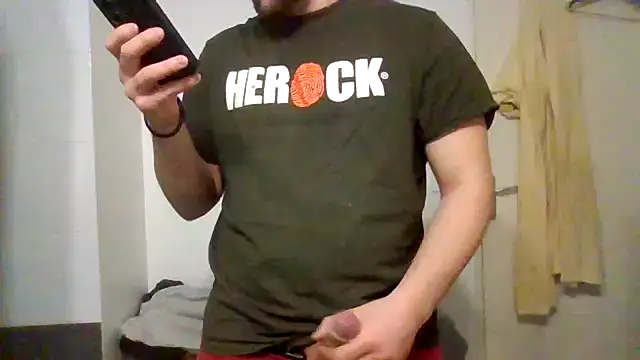 Snapshot of Maxoux02 chatting on March 20, 6:31 pm Maxoux02 online show from March 20, 6:31 pm