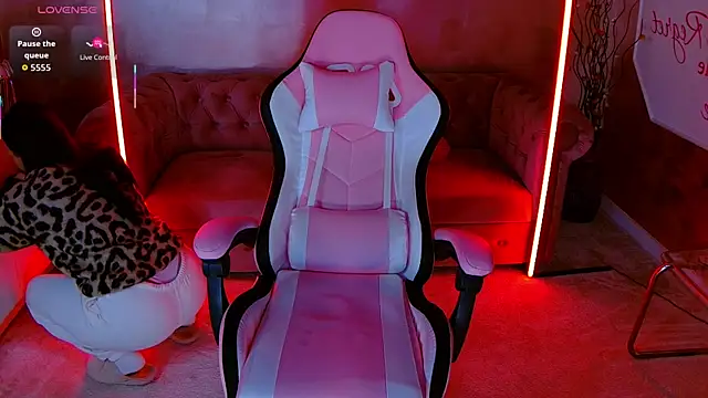 evanew  online show from December 3, 4:42 am