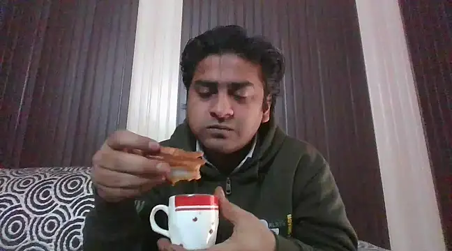 Snapshot of indihotguy chatting on February 8, 6:54 am indihotguy online show from February 8, 6:54 am