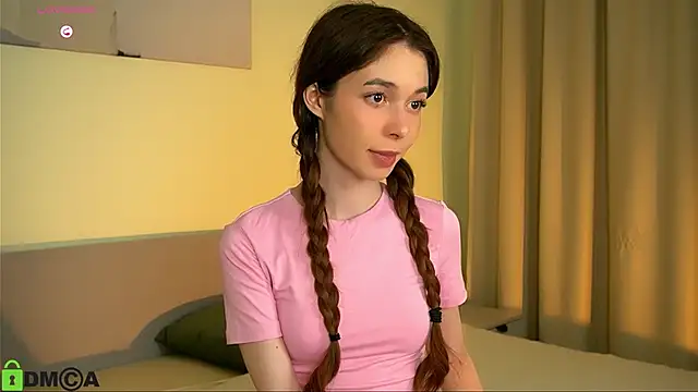 Snapshot of LittleOriana chatting on January 30, 6:43 pm LittleOriana online show from January 30, 6:43 pm