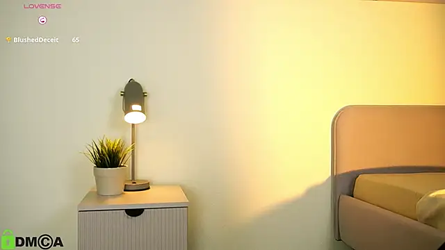 Snapshot of LittleOriana chatting on February 1, 10:34 pm LittleOriana online show from February 1, 10:34 pm