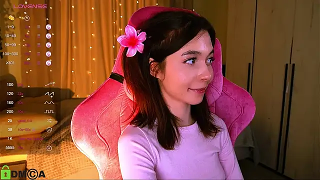 Snapshot of LittleOriana chatting on March 6, 4:52 am LittleOriana online show from March 6, 4:52 am