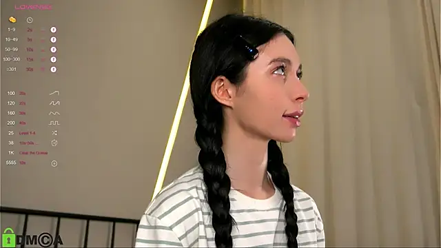 Snapshot of LittleOriana chatting on October 9, 2:31 am LittleOriana online show from October 9, 2:31 am