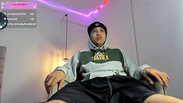 Snapshot of Br4ndxpimm chatting on October 13, 6:52 pm Br4ndxpimm online show from October 13, 6:52 pm