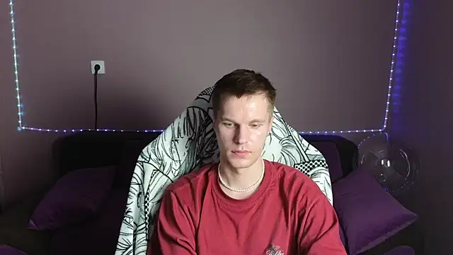 Snapshot of Leonnextdoor chatting on December 30, 12:20 pm Leonnextdoor online show from December 30, 12:20 pm