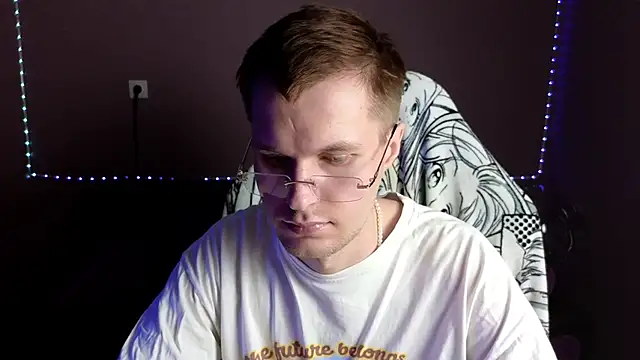 Snapshot of Leonnextdoor chatting on January 2, 9:54 am Leonnextdoor online show from January 2, 9:54 am