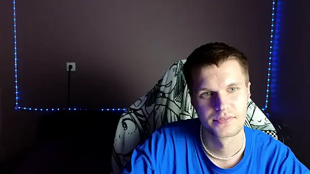 Snapshot of Leonnextdoor chatting on January 3, 2:40 pm Leonnextdoor online show from January 3, 2:40 pm