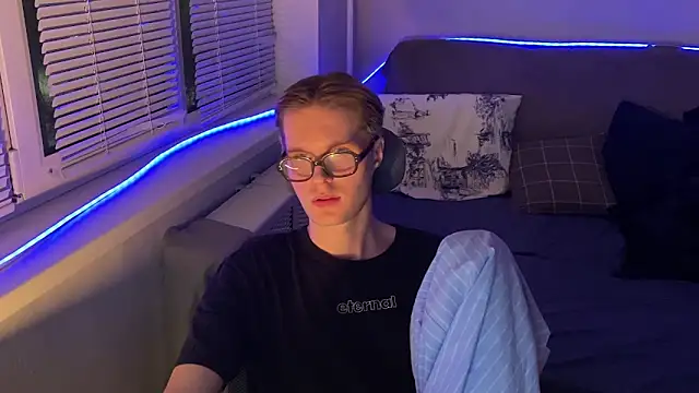 Snapshot of Leonnextdoor chatting on January 7, 5:15 pm Leonnextdoor online show from January 7, 5:15 pm