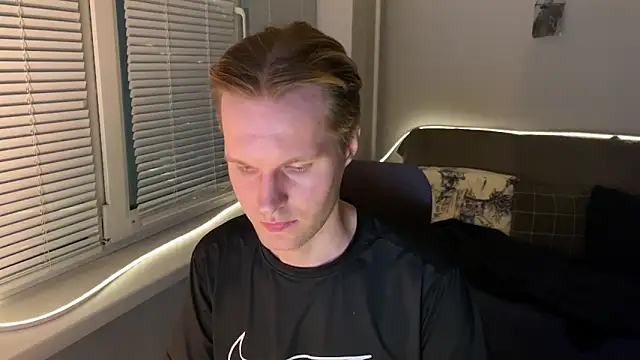 Snapshot of Leonnextdoor chatting on January 9, 9:16 pm Leonnextdoor online show from January 9, 9:16 pm