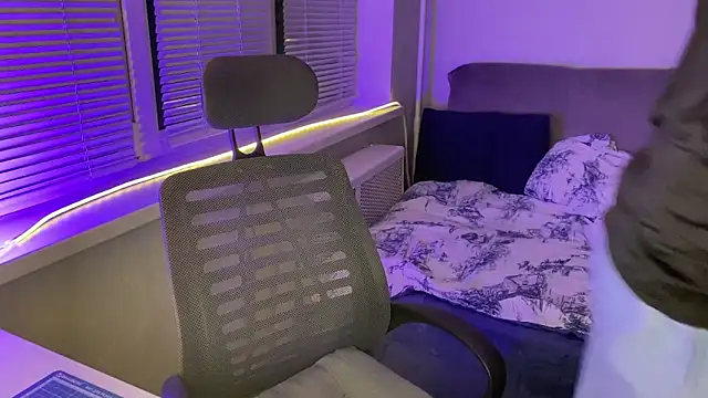 Leonnextdoor online show from February 2, 4:38 pm