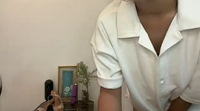 Snapshot of roseofvenom chatting on February 12, 7:24 pm roseofvenom online show from February 12, 7:24 pm