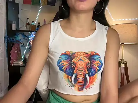 Snapshot of roseofvenom chatting on March 20, 10:18 pm roseofvenom online show from March 20, 10:18 pm