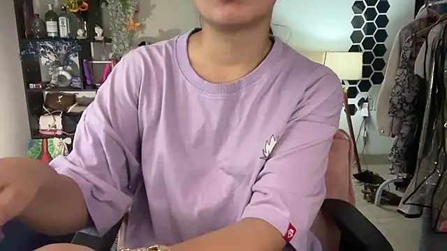 Snapshot of roseofvenom chatting on February 12, 6:36 pm roseofvenom online show from February 12, 6:36 pm