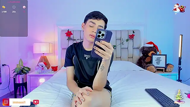 Maxi little online show from December 22, 7:55 pm