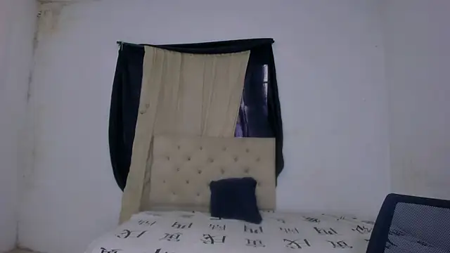 Snapshot of Miss_noah18 chatting on February 4, 8:06 pm Miss noah18 online show from February 4, 8:06 pm