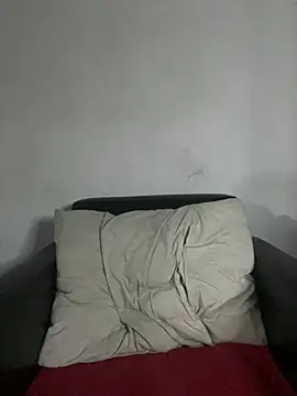 Snapshot of Ninabrunette18 chatting on July 12, 8:05 am Ninabrunette18 online show from July 12, 8:05 am