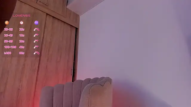 caroliinna  online show from July 3, 1:34 am