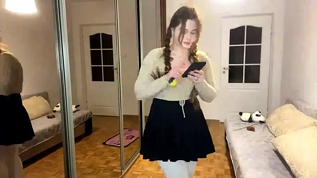 SelinaHope18 online show from January 4, 12:59 am