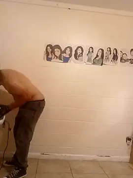 k1oudE online show from February 12, 1:33 am