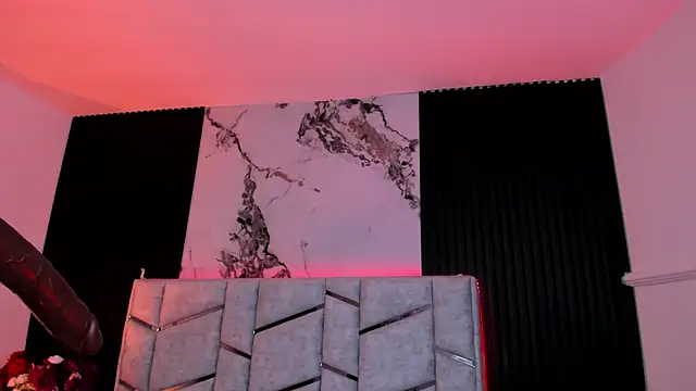 daniiphoeniixx online show from November 4, 7:35 pm