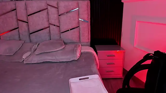 daniiphoeniixx online show from December 2, 7:53 pm