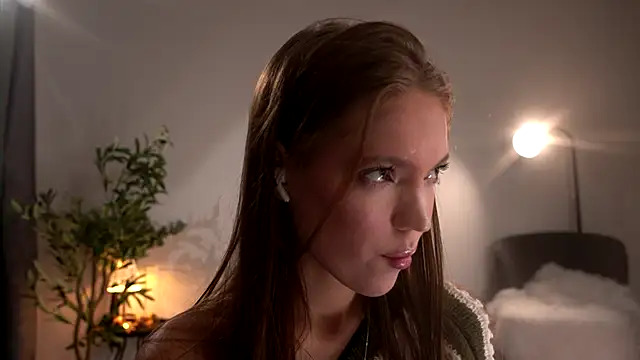 alittlestarrr online show from October 25, 8:36 pm