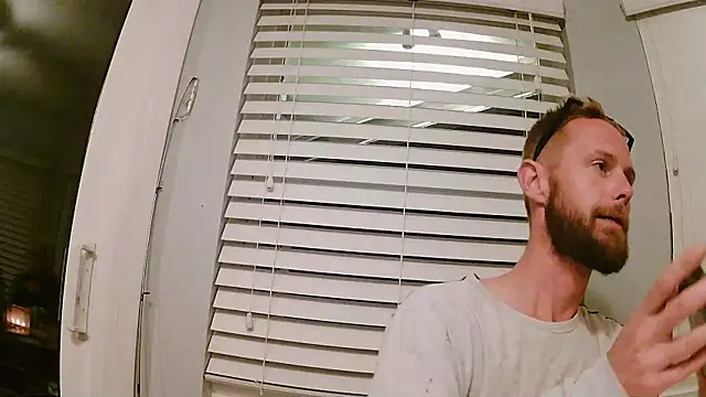 Snapshot of bjay1210 chatting on January 8, 6:31 am bjay1210 online show from January 8, 6:31 am