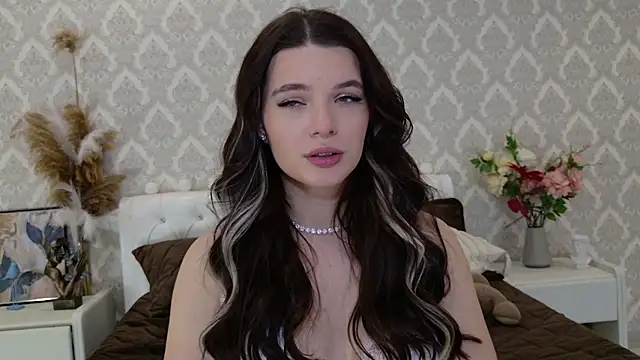 Nellie Medina online show from February 7, 1:04 am