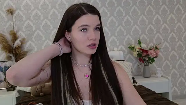 Nellie Medina online show from February 20, 9:09 pm