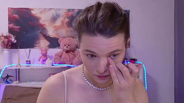 Nellie Medina online show from February 13, 3:30 pm