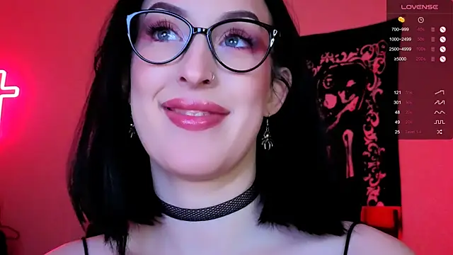 Snapshot of Miss_Alice__ chatting on October 18, 12:35 am Miss Alice   online show from October 18, 12:35 am