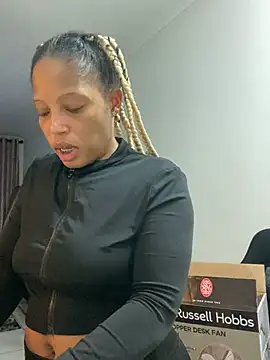 Snapshot of Thando04 chatting on February 5, 5:39 pm Thando04 online show from February 5, 5:39 pm