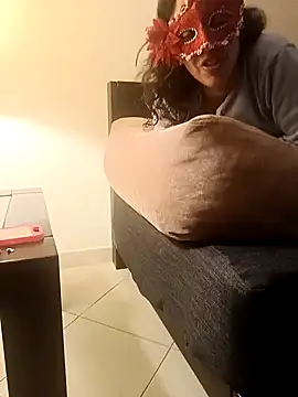 Snapshot of couple-tuga chatting on March 1, 11:15 pm couple-tuga online show from March 1, 11:15 pm