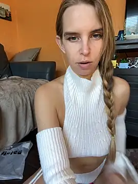 Snapshot of thigh_hi chatting on October 13, 2:39 pm thigh hi online show from October 13, 2:39 pm