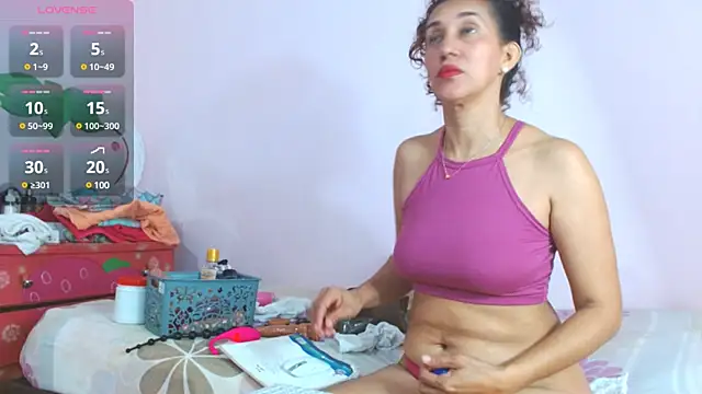 latinabueno41 online show from March 7, 1:09 am