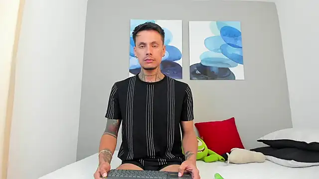 Snapshot of Emilio_Wolf chatting on February 4, 10:55 pm Emilio Wolf online show from February 4, 10:55 pm