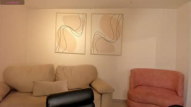 NiaSalvatore online show from April 11, 7:51 pm