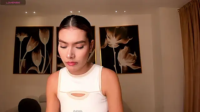 Snapshot of NiaSalvatore chatting on June 3, 7:19 pm NiaSalvatore online show from June 3, 7:19 pm