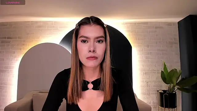 Snapshot of NiaSalvatore chatting on June 6, 6:45 pm NiaSalvatore online show from June 6, 6:45 pm